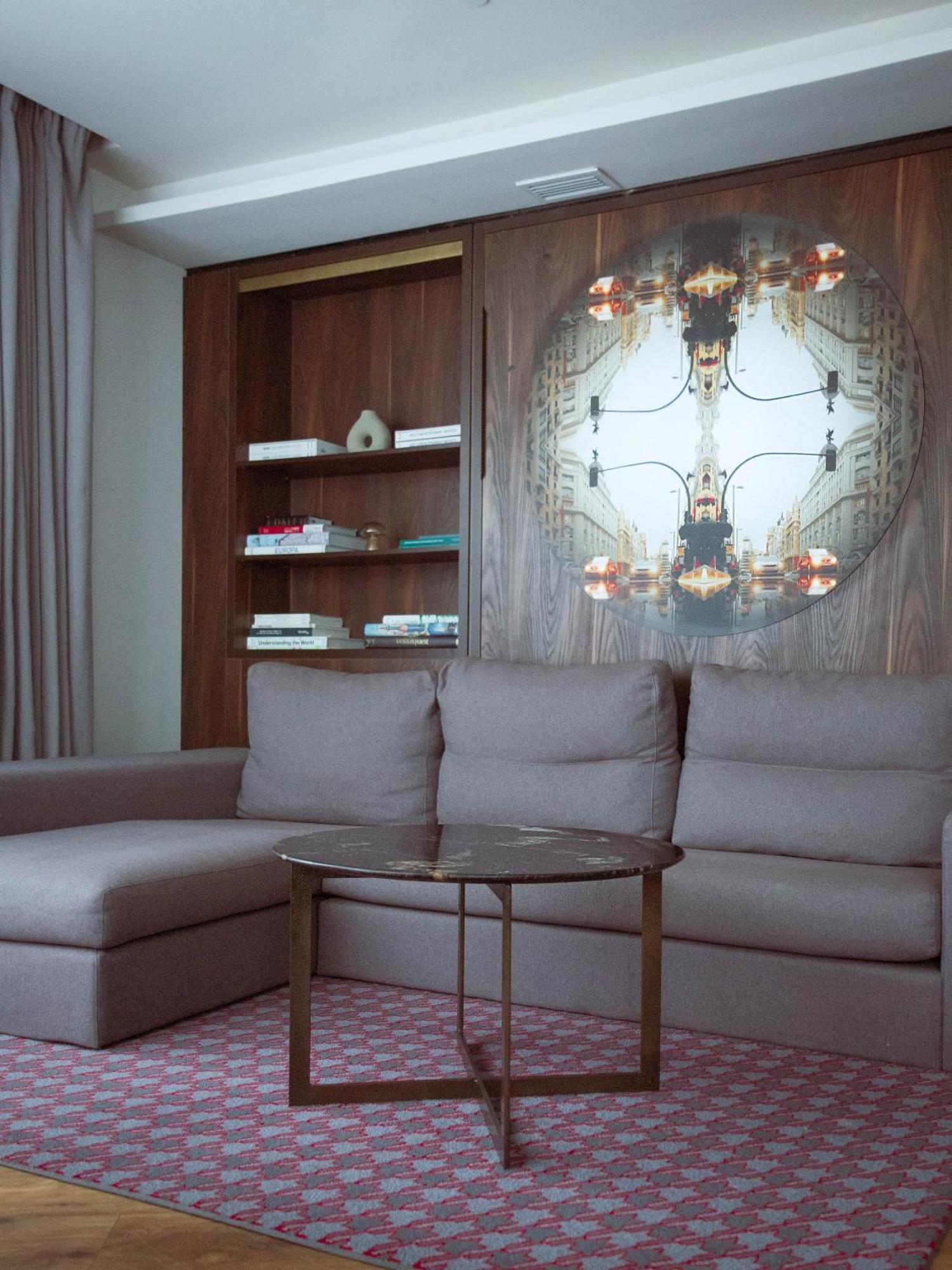Hotel Hyatt Centric Gran Via Madrid Esterno foto A room in the hotel